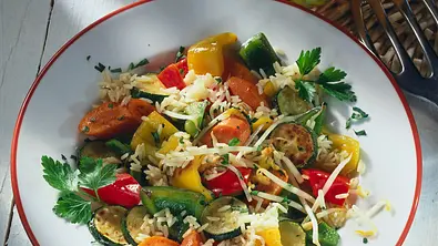 Gemüsepfanne mit Reis Rezept - Foto: LECKER @ Bauer Media Group