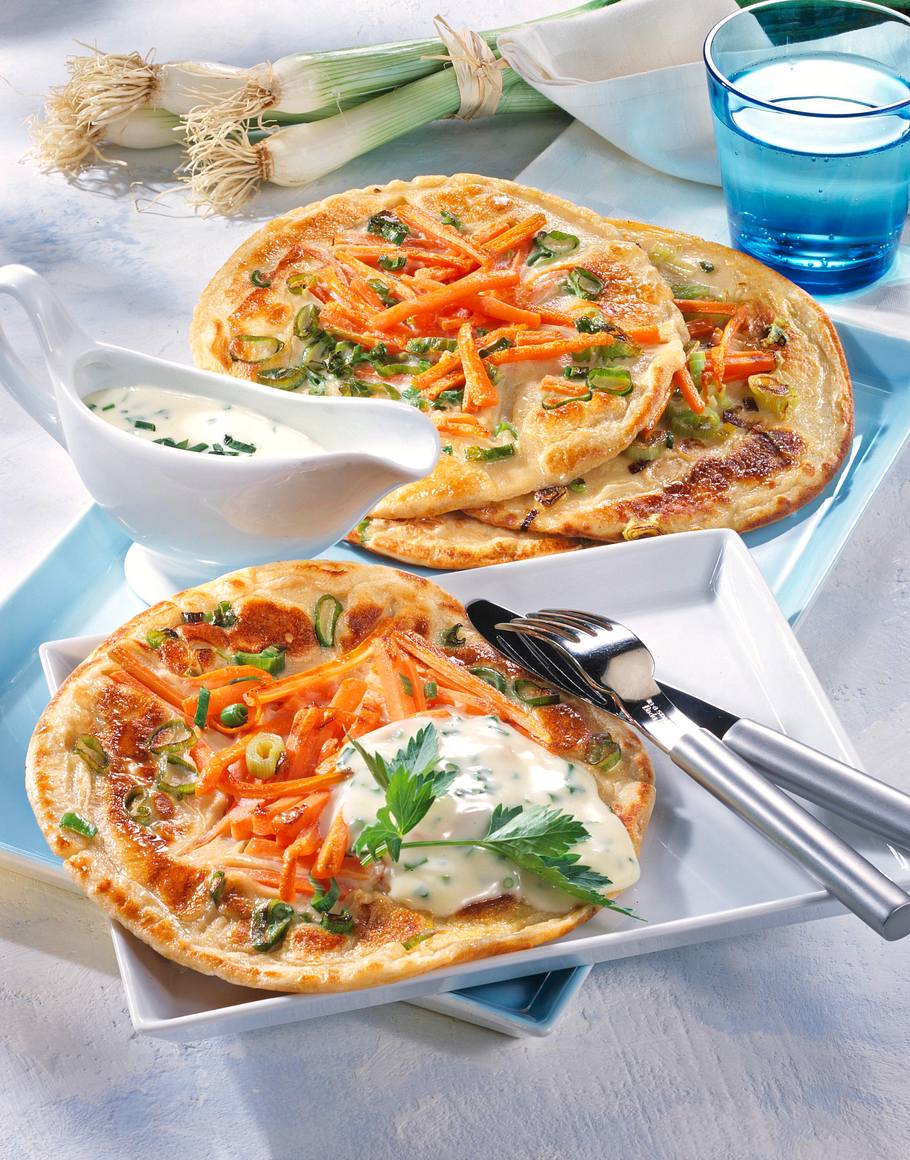 Gemüsepfannkuchen mit Käse-Schnittlauchsoße Rezept