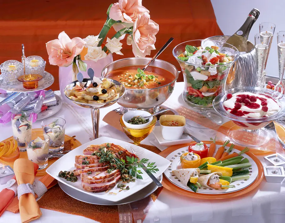Gemüseplatte mit Dips und Fladenbrot Rezept Gemüseplatte mit Dips und Fladenbrot Rezept