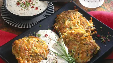 Gemüsepuffer mit Quarkdip Rezept - Foto: LECKER @ Bauer Media Group