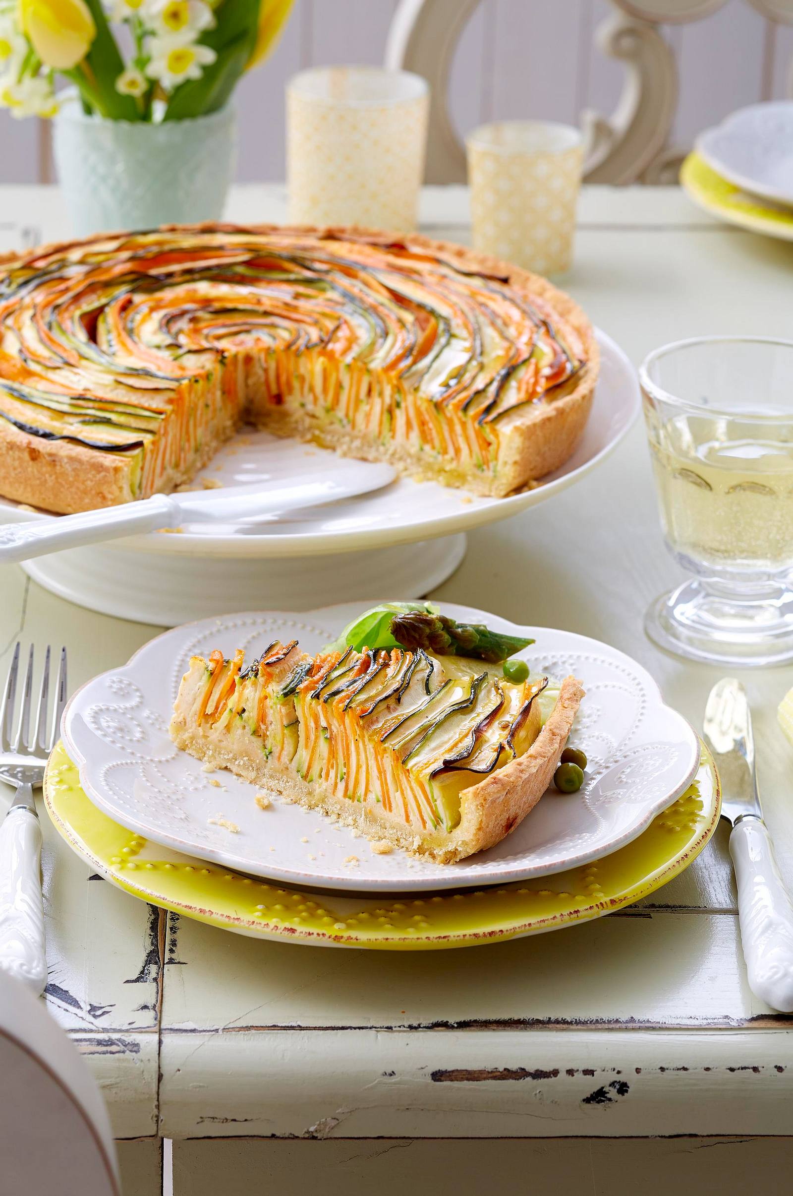 Gemüsequiche mit Crème-fraîche-Guss Rezept | LECKER