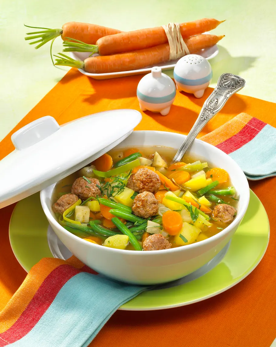 Gemüsesuppe mit Fleischklößchen Rezept