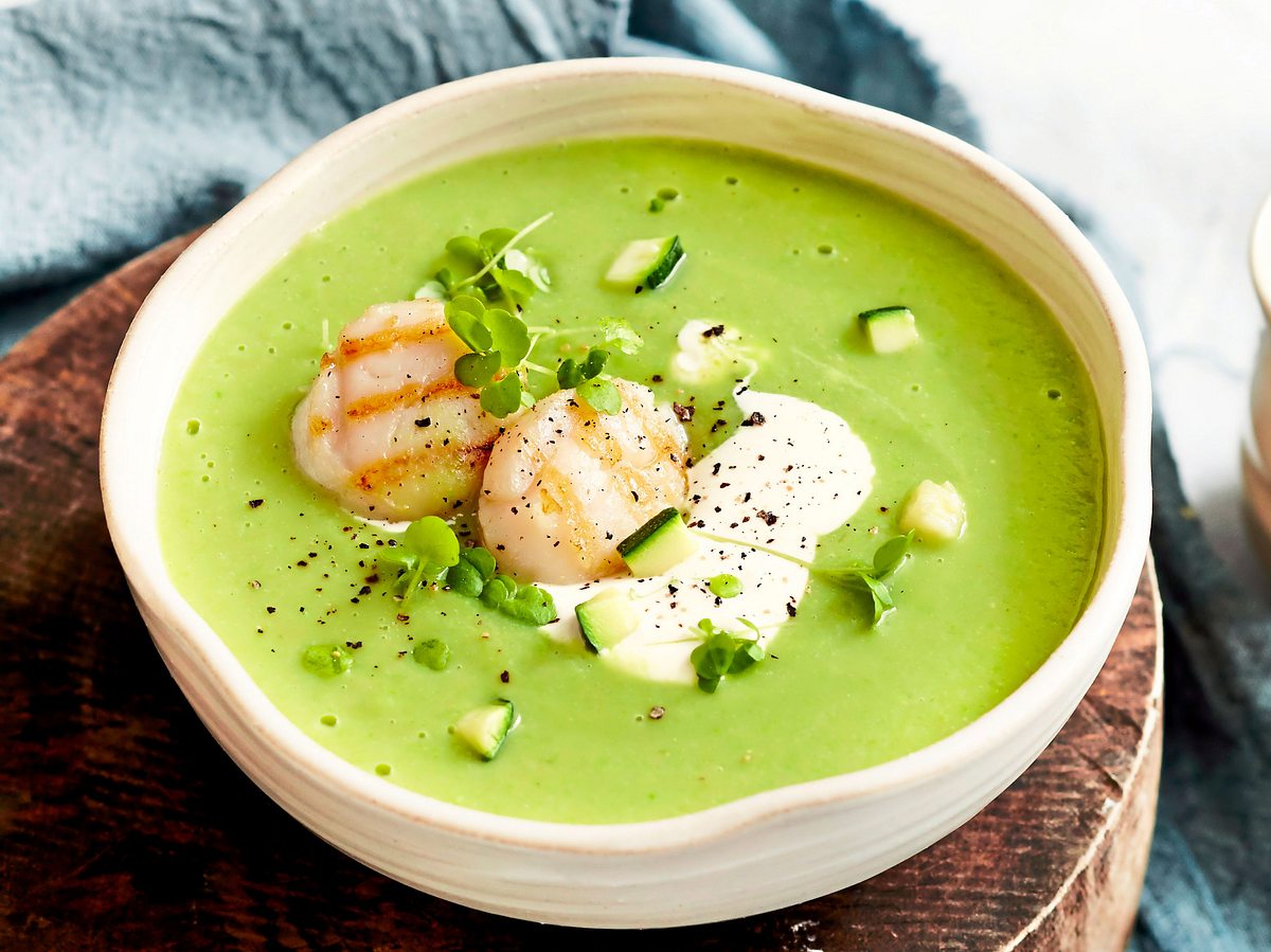 Gemüsetrio-Suppe mit Jakobsmuscheln Rezept