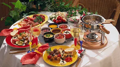 Gemütliches Fondue-Essen Rezept - Foto: LECKER @ Bauer Media Group
