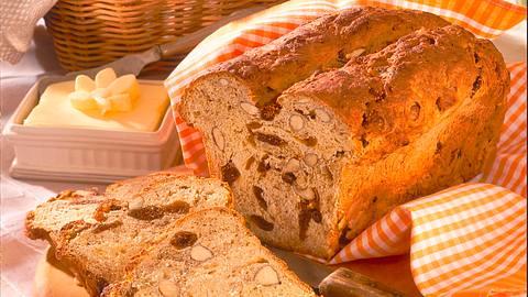 Gemütliches Frühstücksbuffet Mandel-Feigen-Brot Rezept - Foto: Först, Thomas