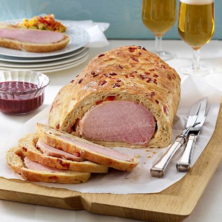Gepökelter Schinkenbraten im Röstpaprika-Weißbrot-Mantel dazu Johannisbeer-Senf Rezept Gepökelter Schinkenbraten im Röstpaprika-Weißbrot-Mantel dazu Johannisbeer-Senf Rezept