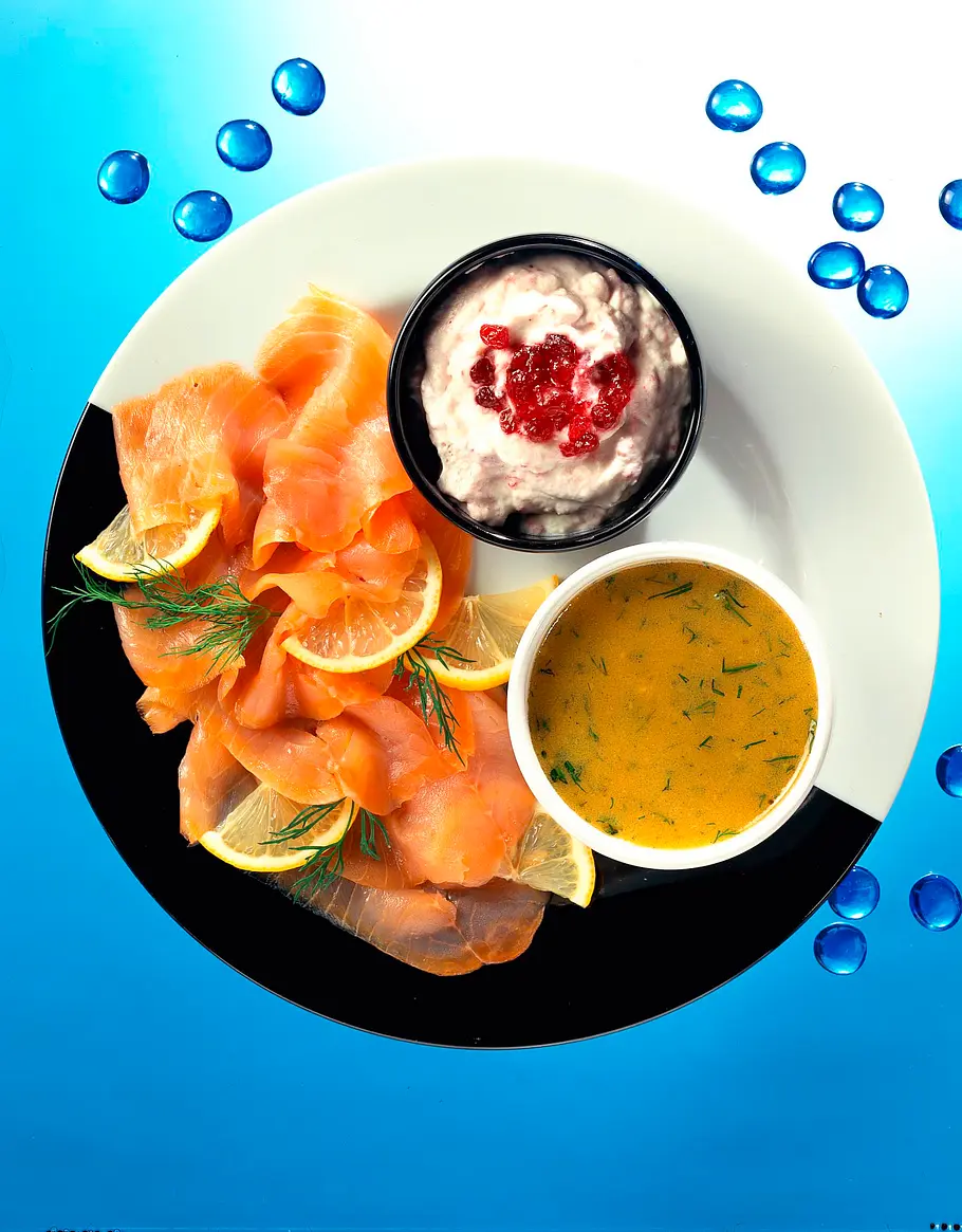 Geräucherter Lachs mit zwei Dips Rezept Geräucherter Lachs mit zwei Dips Rezept