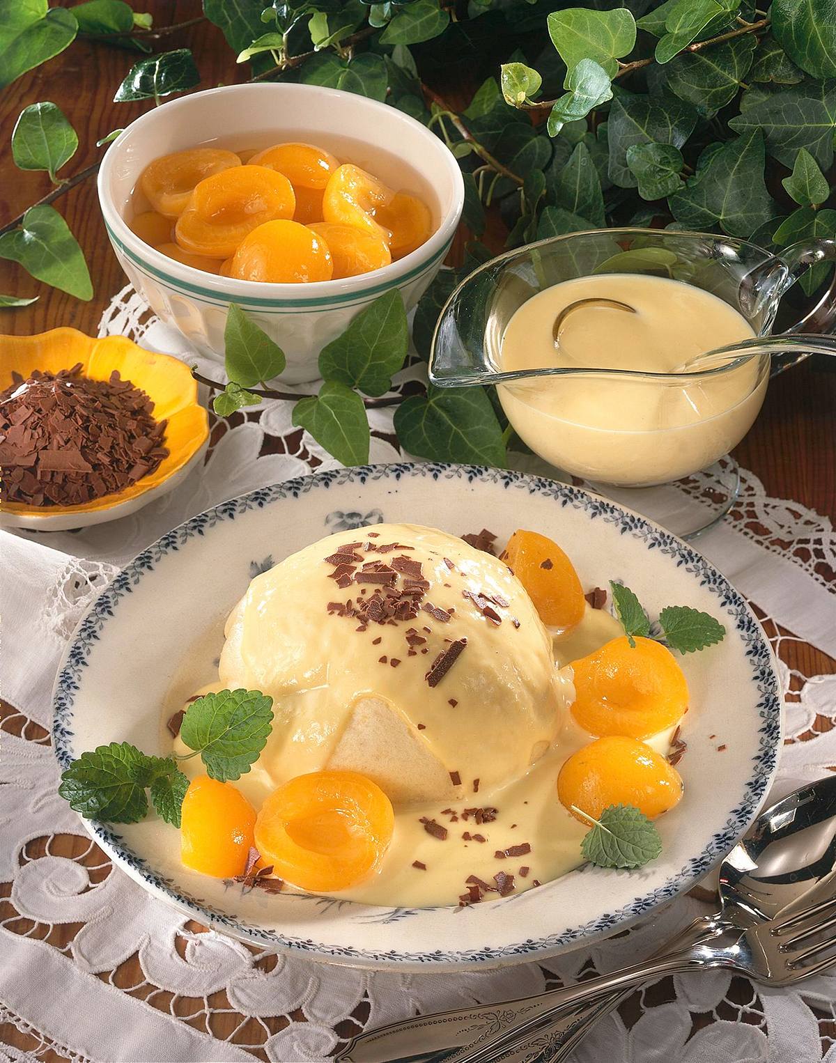 Germknödel mit Schokofüllung und Vanillesoße Rezept