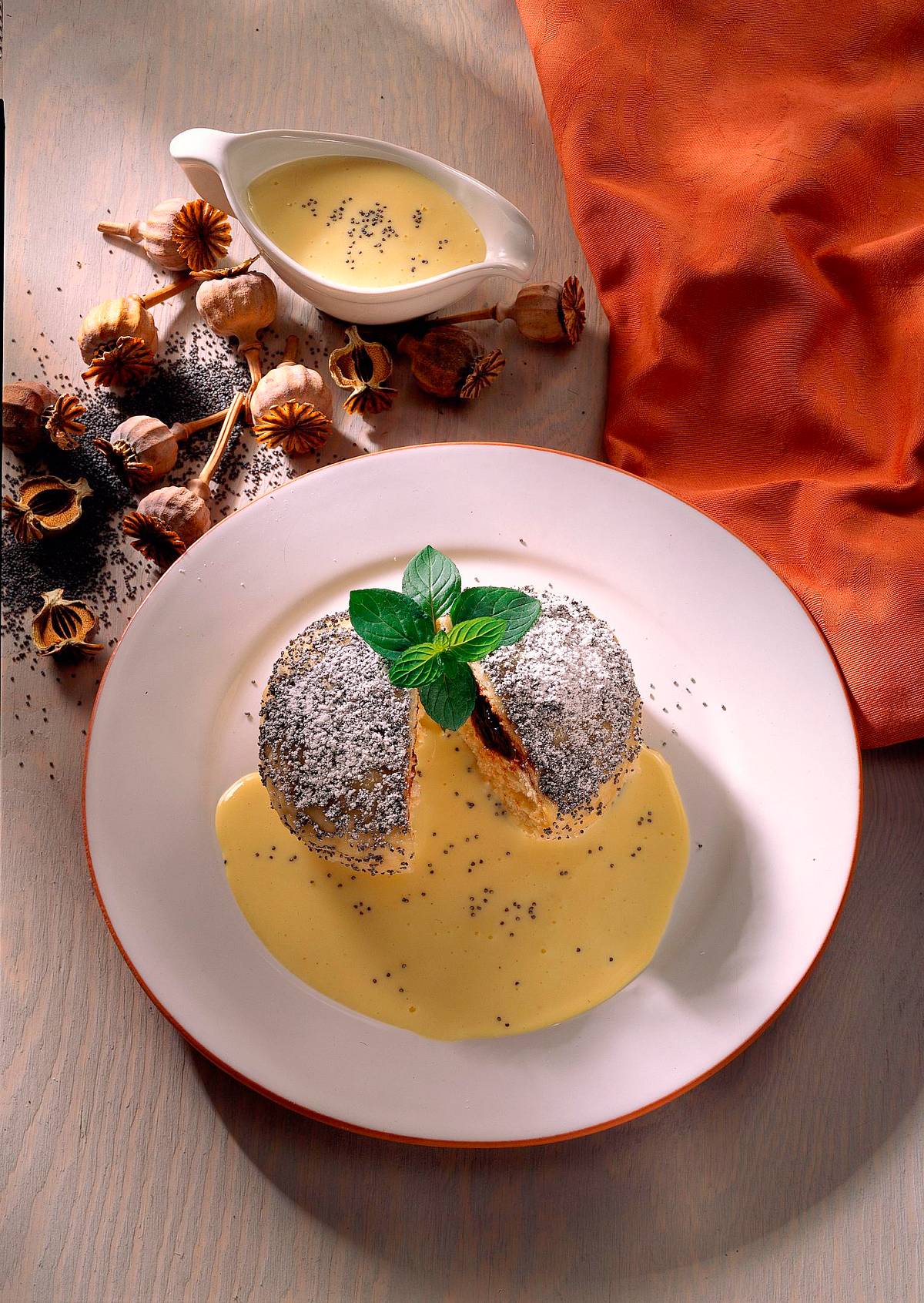 Germknödel mit Vanillesoße Rezept | LECKER