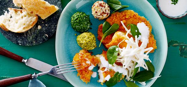Geröstete Blumenkohlschnitzel auf dreierlei Frischkäsebällchen Rezept Geröstete Blumenkohlschnitzel auf dreierlei Frischkäsebällchen Rezept