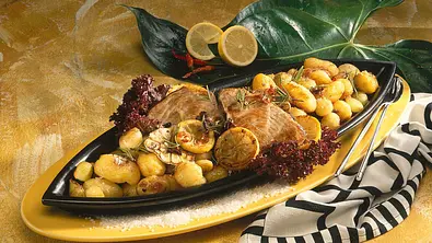 Geröstete Kartoffeln und Thunfischsteaks Rezept - Foto: LECKER @ Bauer Media Group