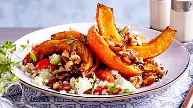 Gerösteter Kürbis auf Bulgursalat Rezept - Foto: LECKER @ Bauer Media Group