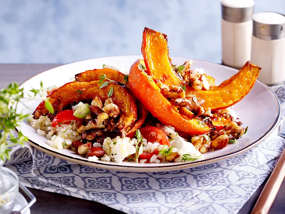 Gerösteter Kürbis auf Bulgursalat Rezept Gerösteter Kürbis auf Bulgursalat Rezept