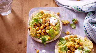 Geröstetes Pita-Brot mit Avocado-Dip Rezept - Foto: LECKER @ Bauer Media Group