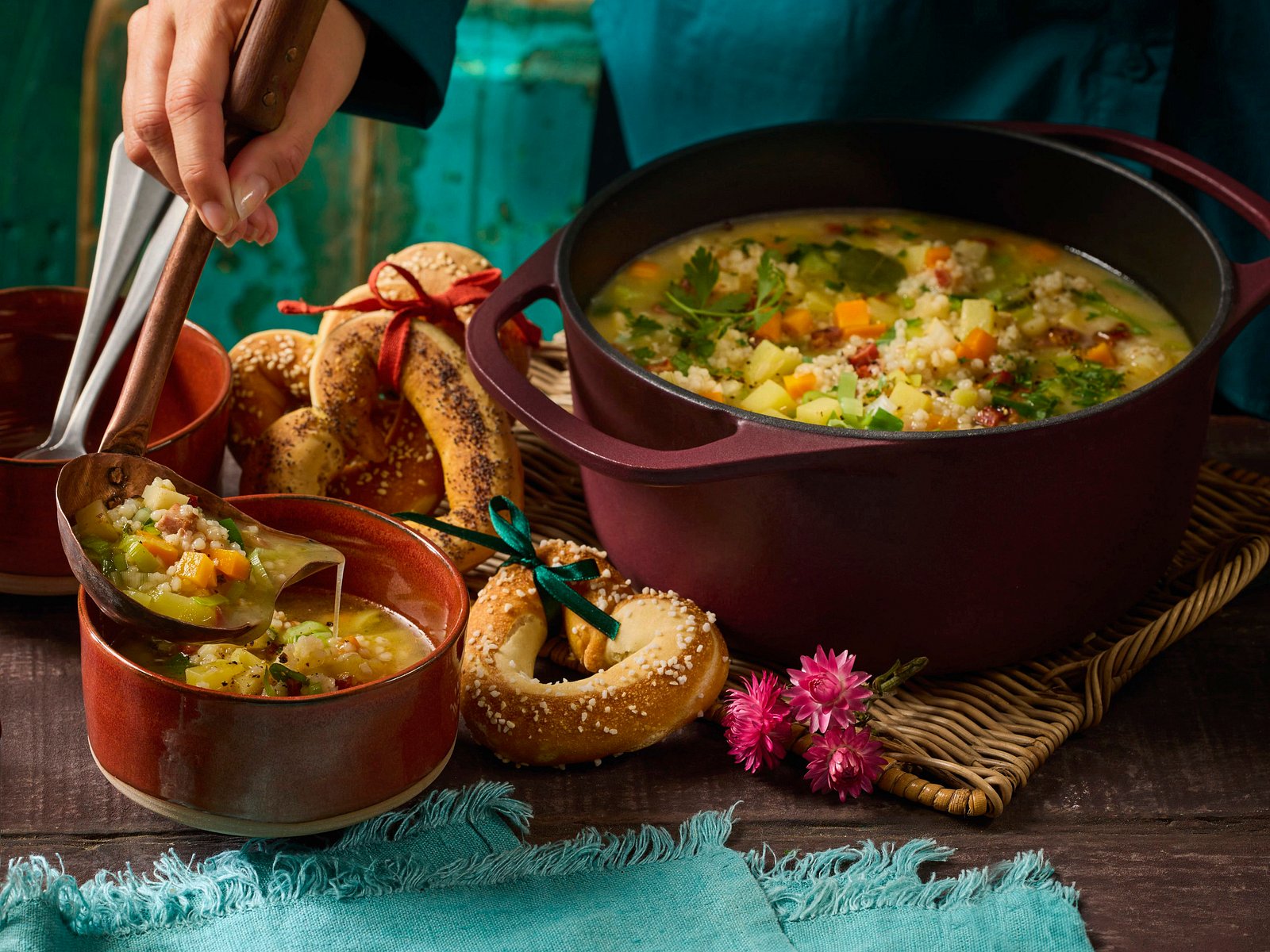Gerstensuppe Südtiroler Art mit Laugenherzen Rezept | LECKER