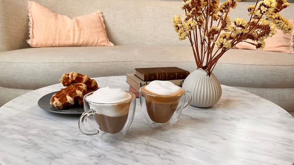 Geschenke für Kaffeeliebhaber: Für eine gemütliche Kaffeerunde - Foto: LECKER.de/ Franziska Hoppe