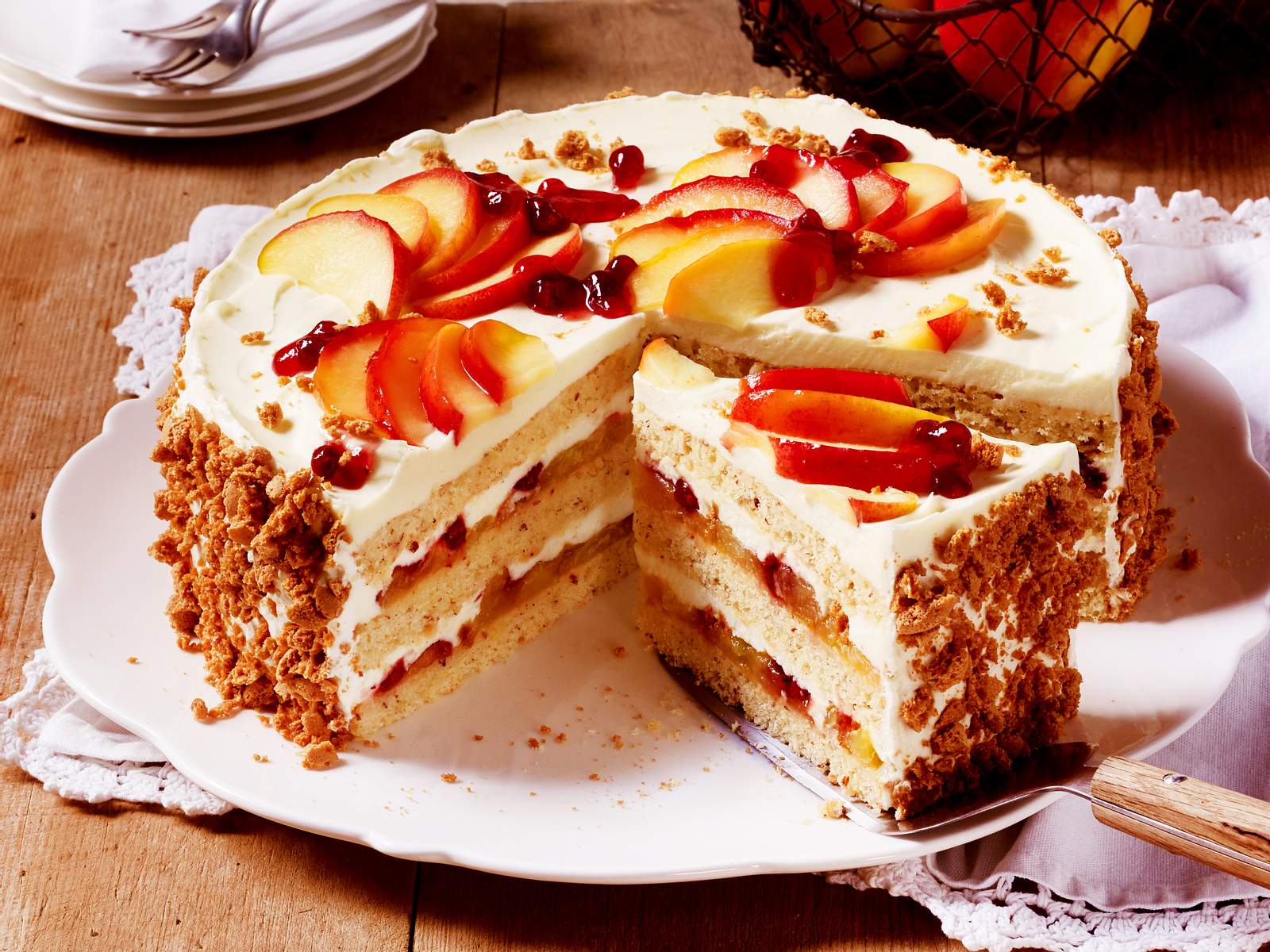 Geschichtete Apfeltorte mit Mascarponecreme Rezept | LECKER