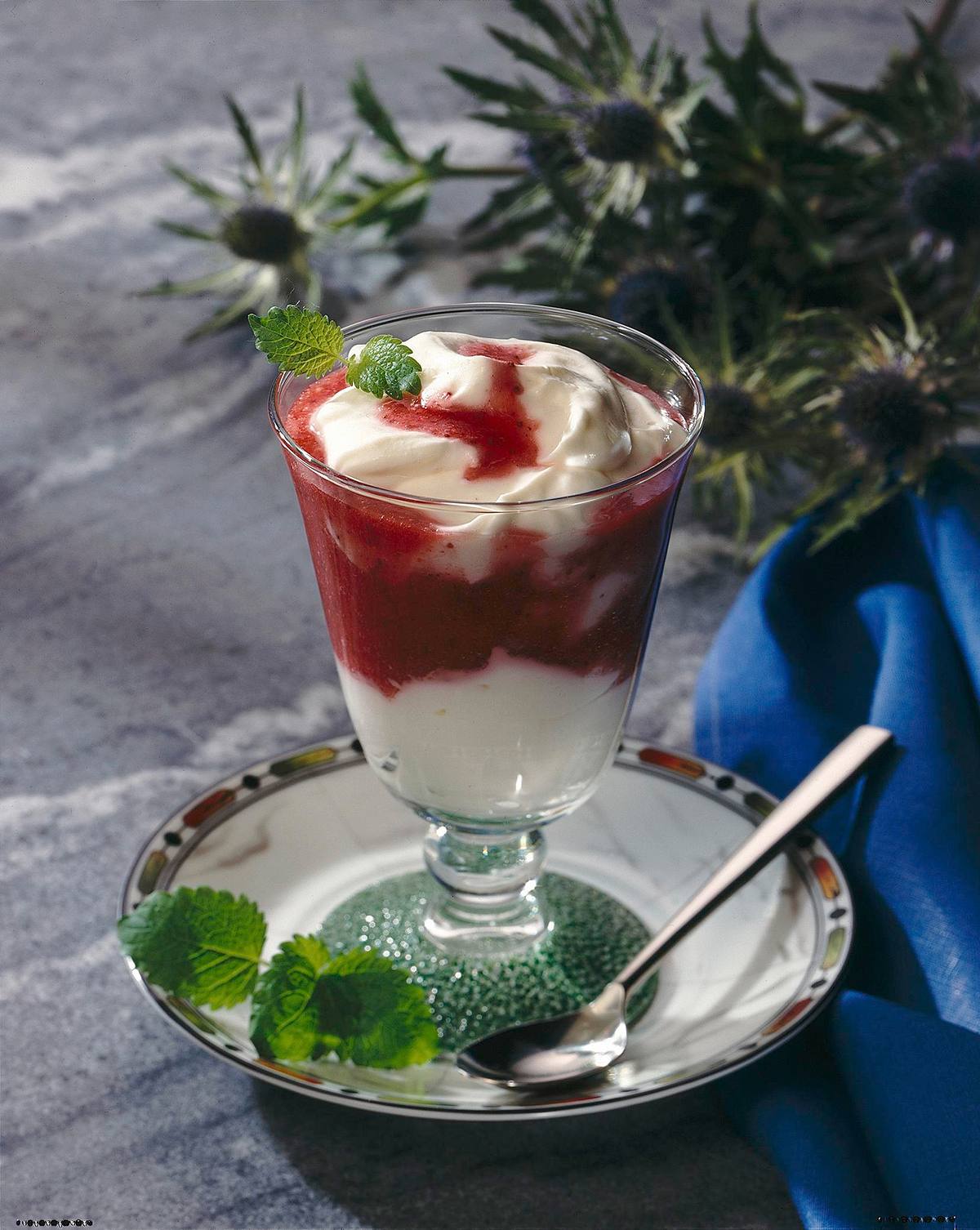 Geschichtete Erdbeer-Quarkspeise Rezept