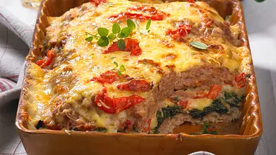 Geschichteter Hackbraten Rezept - Foto: LECKER @ Bauer Media Group