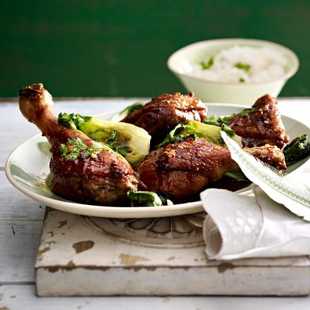 Geschmorte Asia-Entenkeulen mit gebratenem Pak Choi Rezept Geschmorte Asia-Entenkeulen mit gebratenem Pak Choi Rezept