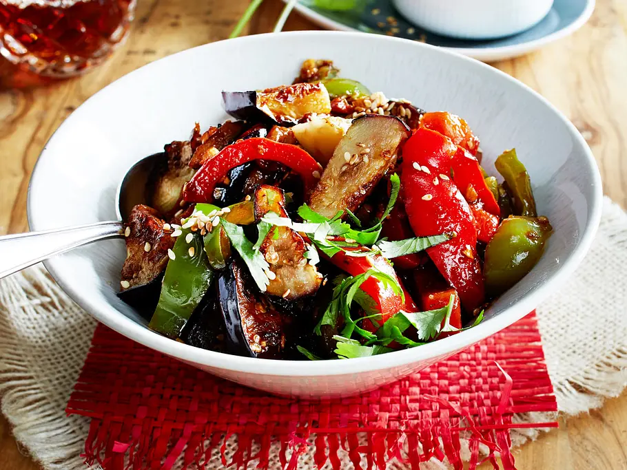 Geschmorte Auberginen und Paprika mit Ingwersoße Rezept Geschmorte Auberginen und Paprika mit Ingwersoße Rezept