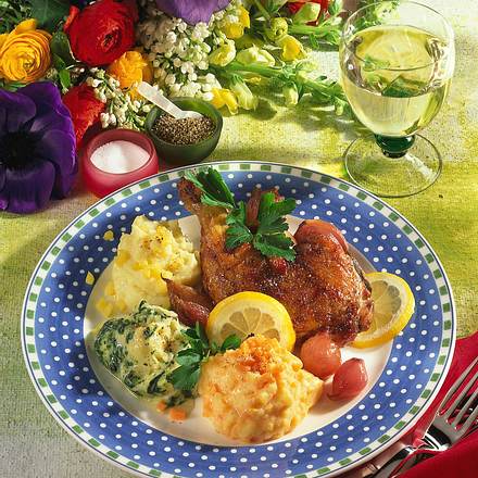 Geschmorte Hähnchenkeulen mit dreierlei Püree Rezept