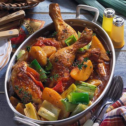 Geschmorte Hähnchenteile mit Tomaten und Porree Rezept Geschmorte Hähnchenteile mit Tomaten und Porree Rezept