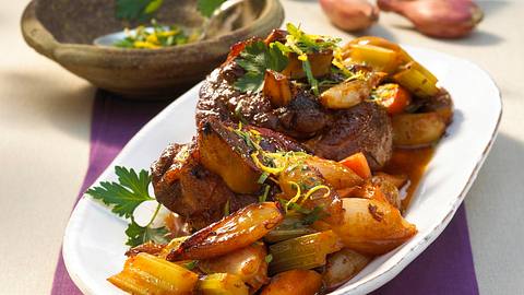 Geschmorte Haxen mit Schalotten Rezept - Foto: House of Food / Bauer Food Experts KG