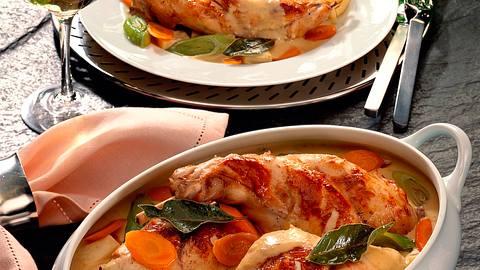 Geschmorte Kaninchenkeulen auf Suppengemüse Rezept - Foto: Horn