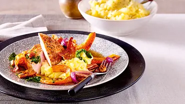 Geschmorte Koteletts mit Kürbis und Apfel-Kartoffelstampf Rezept - Foto: LECKER @ Bauer Media Group Geschmorte Koteletts mit Kürbis und Apfel-Kartoffelstampf Rezept - Foto: LECKER @ Bauer Media Group