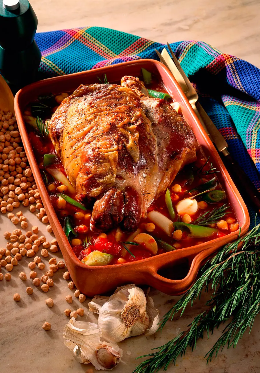 Geschmorte Lammkeule mit Kichererbsen und Tomaten Rezept Geschmorte Lammkeule mit Kichererbsen und Tomaten Rezept