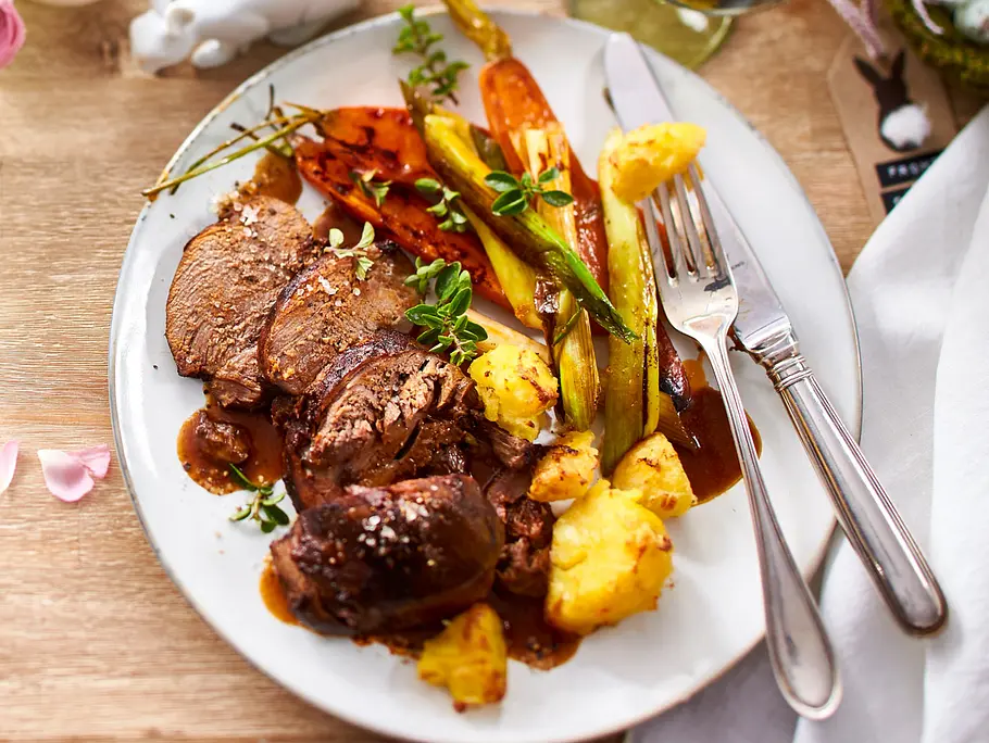 Geschmorte Lammkeule mit Zitronen-Butter-Kartoffeln Rezept
