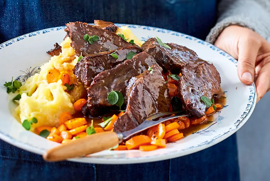 Geschmorte Ochsenbäckchen auf Sellerie-Kartoffel-Püree Rezept