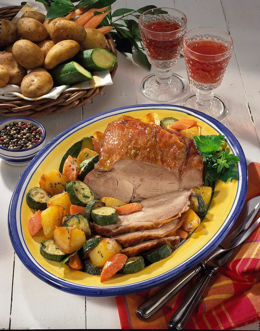 Geschmorte Putenoberkeule mit buntem Gemüse Rezept