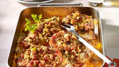 Geschmorte Rahm-Koteletts zu Bratkartoffeln Rezept - Foto: House of Food / Bauer Food Experts KG