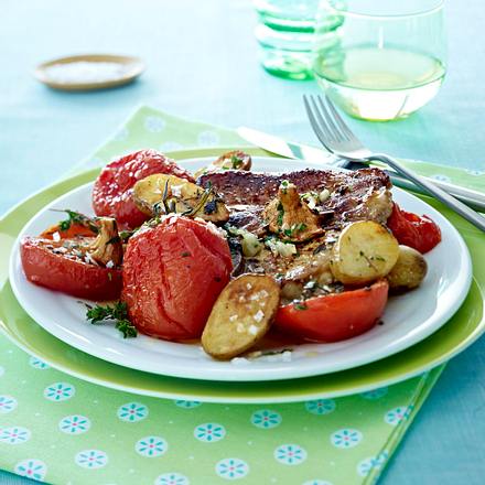 Geschmorte Schweinekoteletts mit Schmortomaten Rezept Geschmorte Schweinekoteletts mit Schmortomaten Rezept