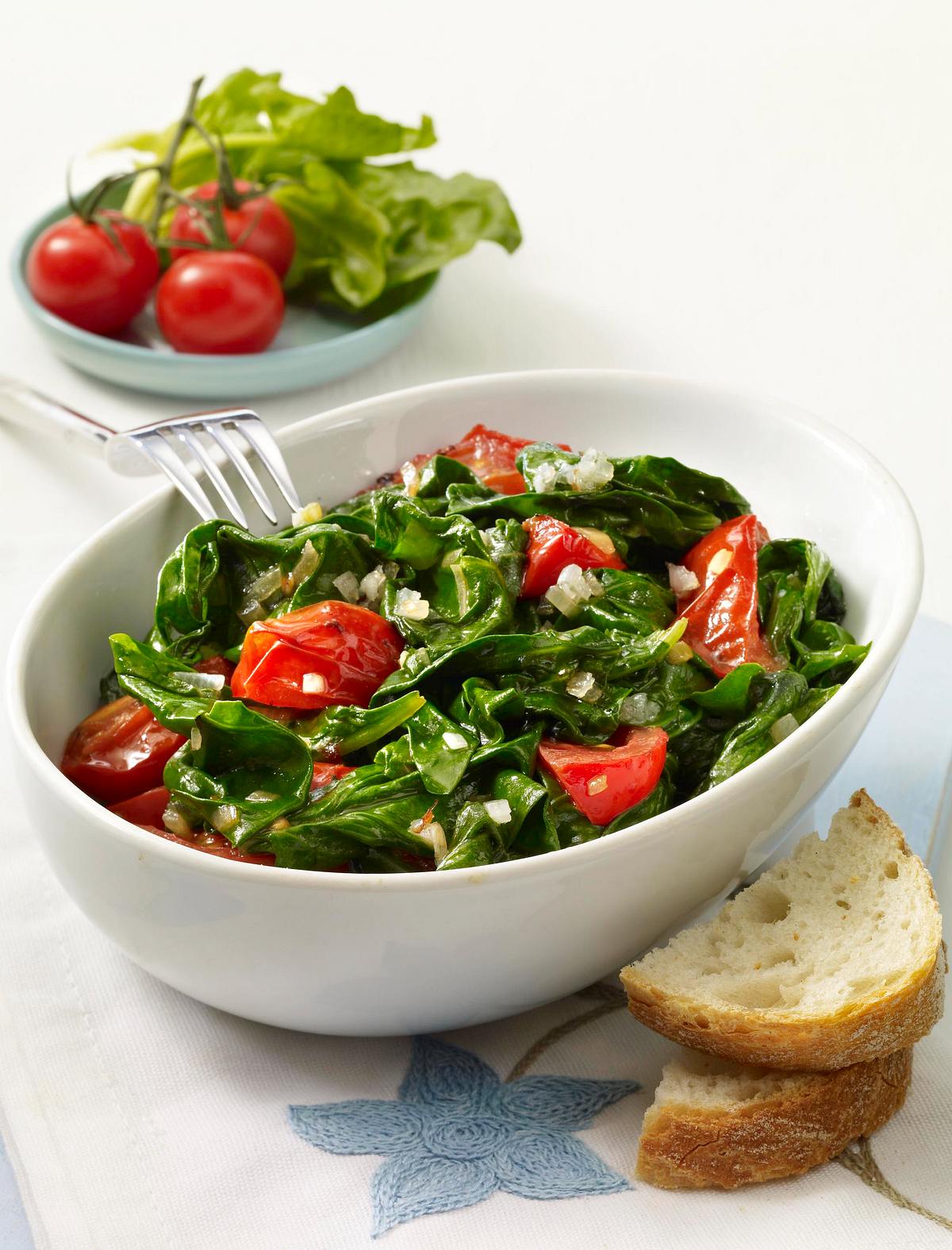 Geschmorte Tomaten mit Spinat Rezept