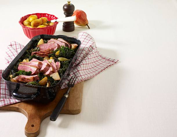 Geschmorter Birnen-Grünkohl mit Entenbrust Rezept Geschmorter Birnen-Grünkohl mit Entenbrust Rezept