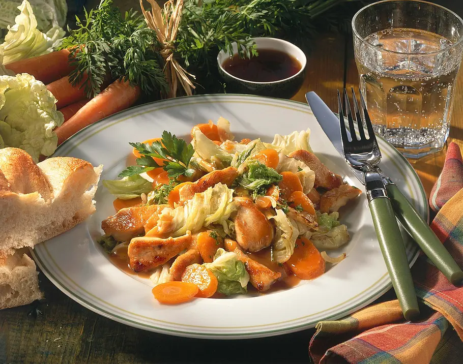 Geschmorter Chinakohl mit Hähnchengeschnetzeltem Rezept Geschmorter Chinakohl mit Hähnchengeschnetzeltem Rezept