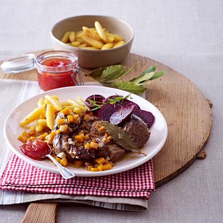 Geschmortes Ochsenbein mit Tomatenkonfitüre und Rote Bete Rezept Geschmortes Ochsenbein mit Tomatenkonfitüre und Rote Bete Rezept