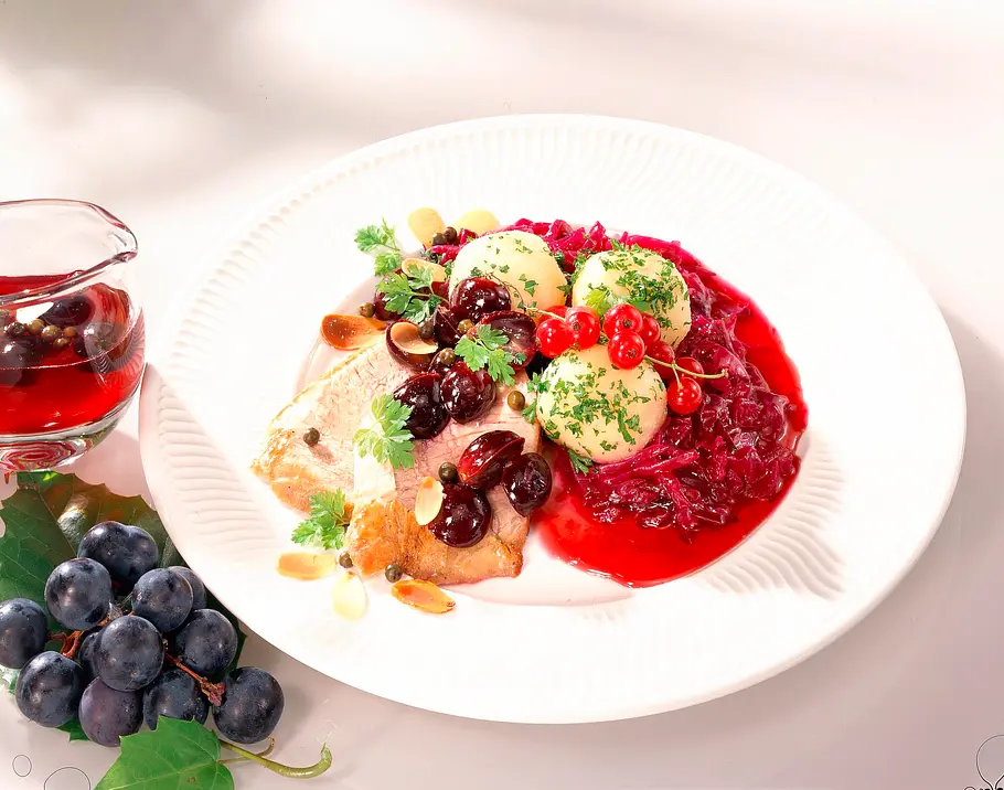 Geschmortes Schweinenüsschen mit Rotkraut Rezept Geschmortes Schweinenüsschen mit Rotkraut Rezept
