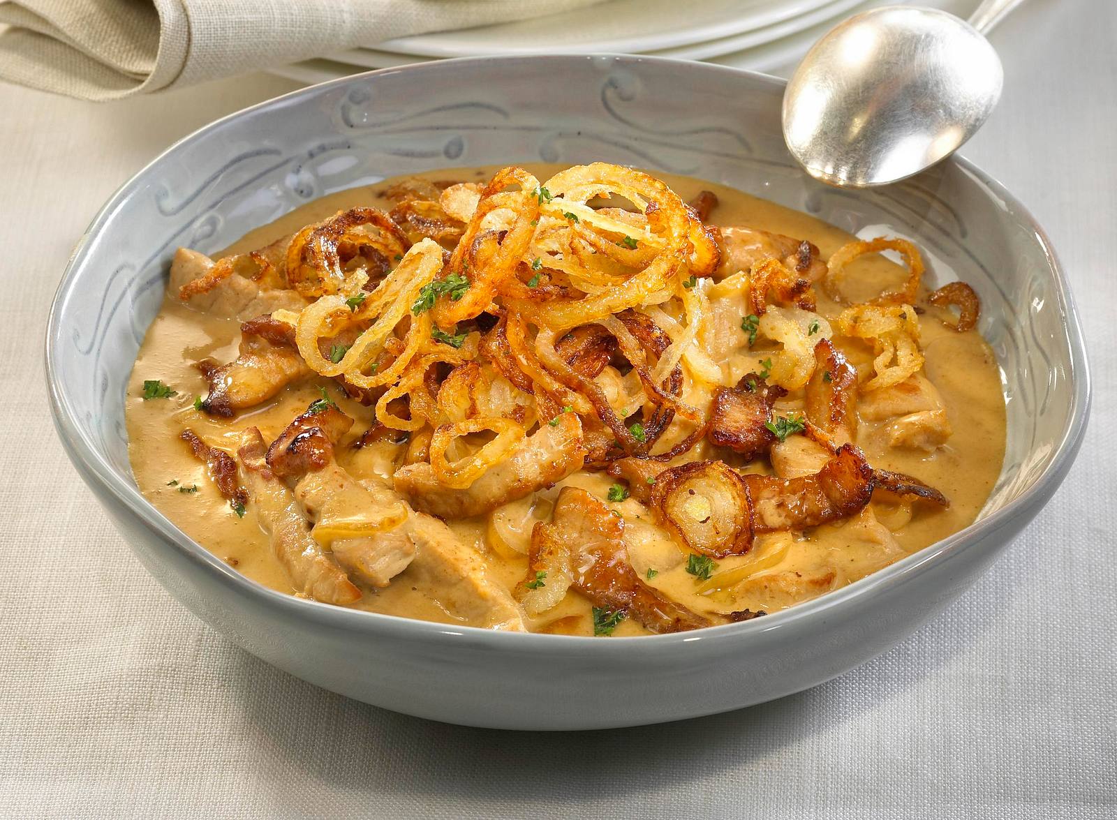 So schmeckt Kindheit – Omas Geschnetzeltes mit cremiger Senfsoße Rezept ...