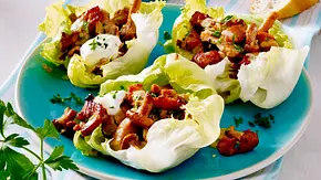 Geschnetzeltes Jäger Art im Salatblatt Rezept - Foto: LECKER @ Bauer Media Group