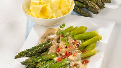 Geschnetzeltes mit grünem Spargel Rezept - Foto: House of Food / Bauer Food Experts KG
