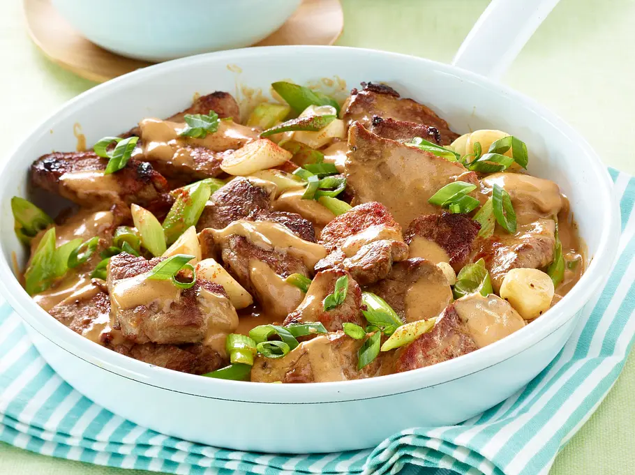 Geschnetzeltes vom Schweinefilet mit Reis Rezept Geschnetzeltes vom Schweinefilet mit Reis Rezept