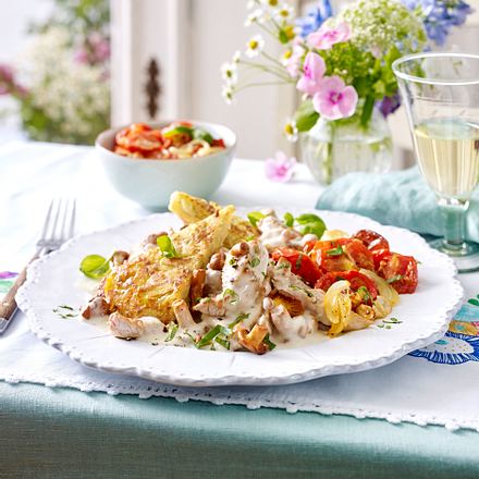 Geschnetzeltes Züricher Art mit Ofen-Tomatensalat Rezept Geschnetzeltes Züricher Art mit Ofen-Tomatensalat Rezept