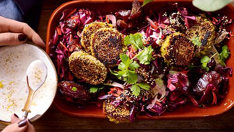 Gesellige Falafeln mit Sesamknusper Rezept - Foto: House of Food / Bauer Food Experts KG