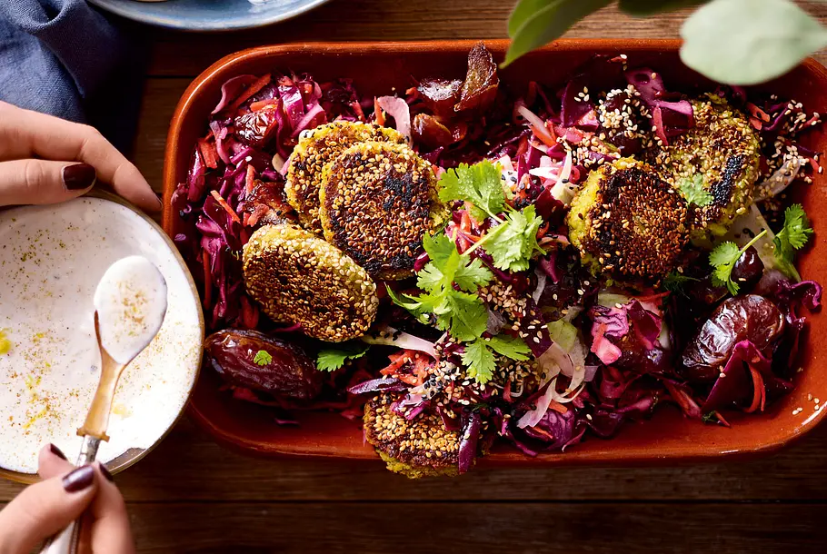 Gesellige Falafeln mit Sesamknusper Rezept Gesellige Falafeln mit Sesamknusper Rezept