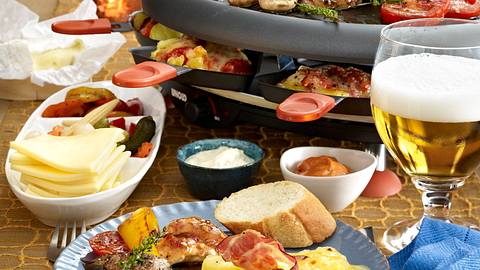 Geselliges Raclette-Essen Rezept - Foto: House of Food / Bauer Food Experts KG