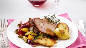 Gespickte Lammkeule mit Thymiankartoffeln Rezept - Foto: House of Food / Bauer Food Experts KG